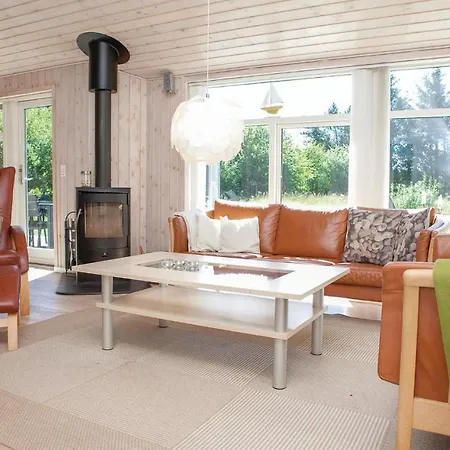 בית נופש Three-bedroom Holiday In