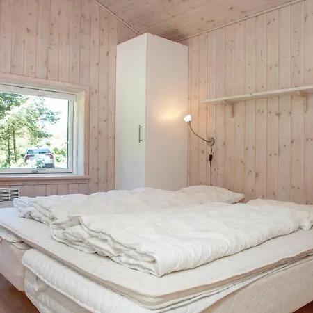 בית נופש Three-bedroom Holiday In לוקן