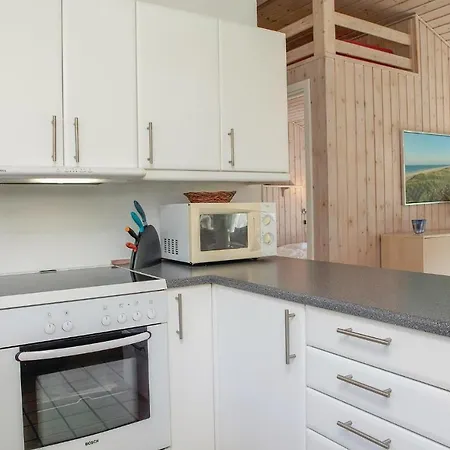 Three-bedroom Holiday In בית נופש