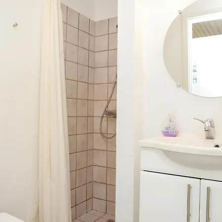 Three-bedroom Holiday In בית נופש *