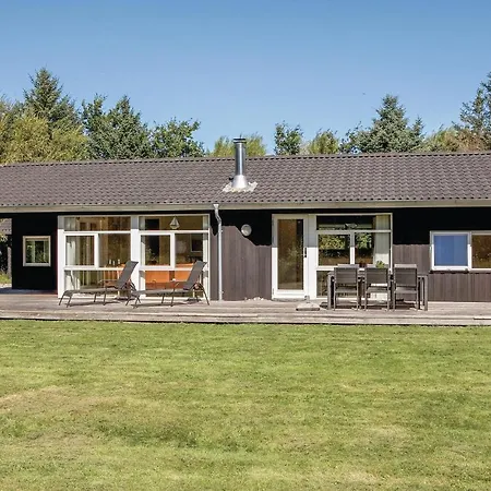 Three-bedroom Holiday In בית נופש *